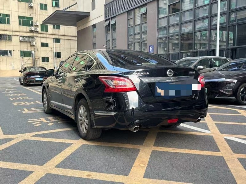 东莞15年日产天籁8