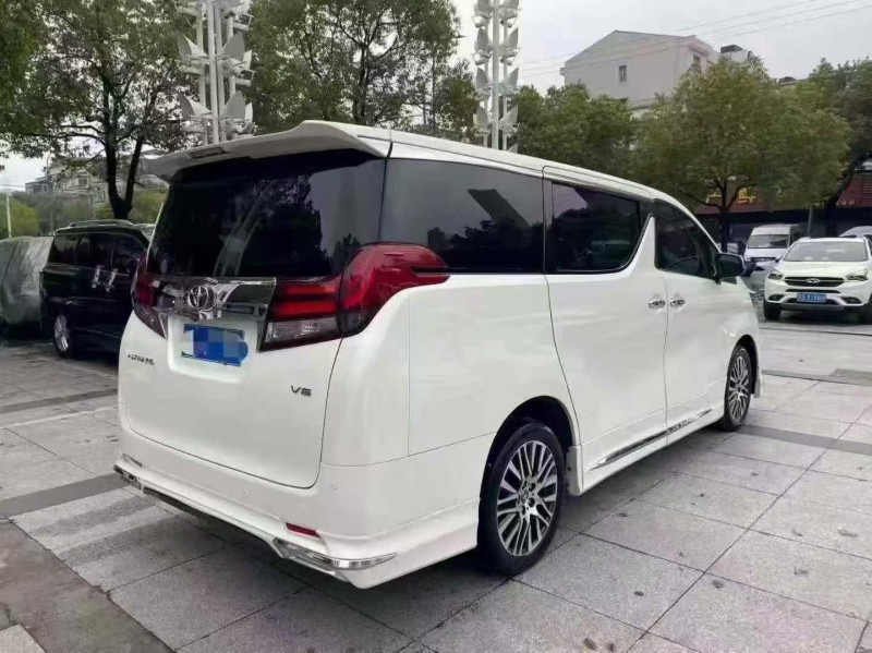 南通18年丰田埃尔法8