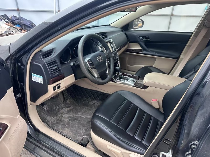 青岛11年丰田锐志4