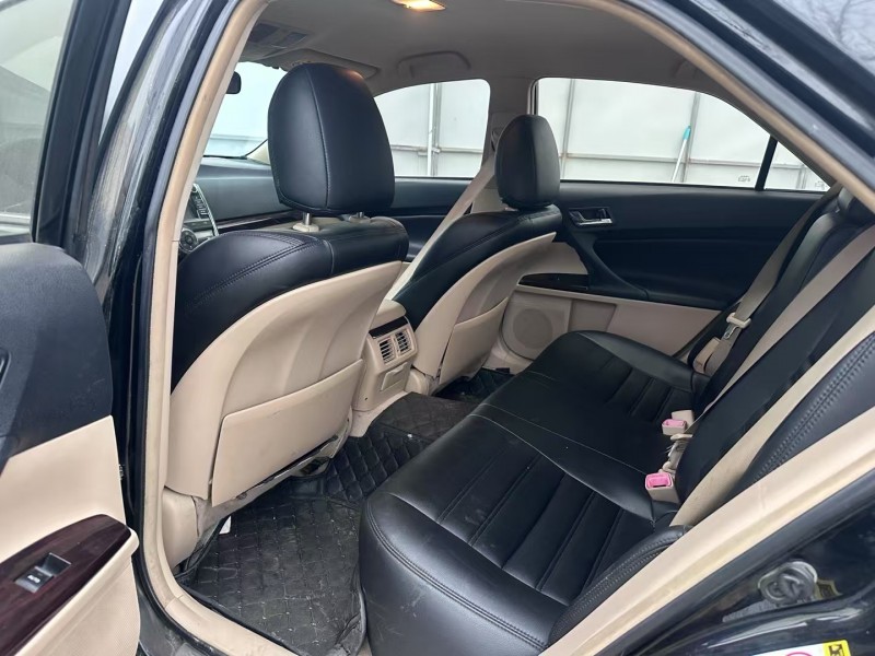 青岛11年丰田锐志5