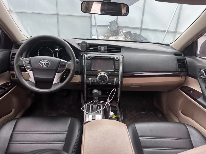 青岛11年丰田锐志6