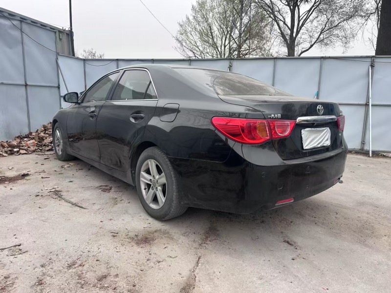 青岛11年丰田锐志9