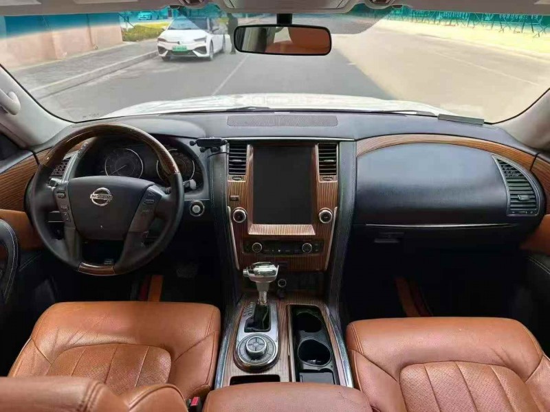 东营18年日产途乐5