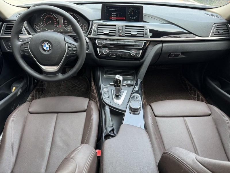 济宁19年宝马3系4