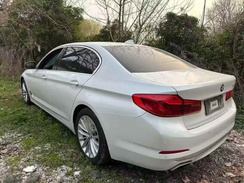 济宁20年宝马5系8