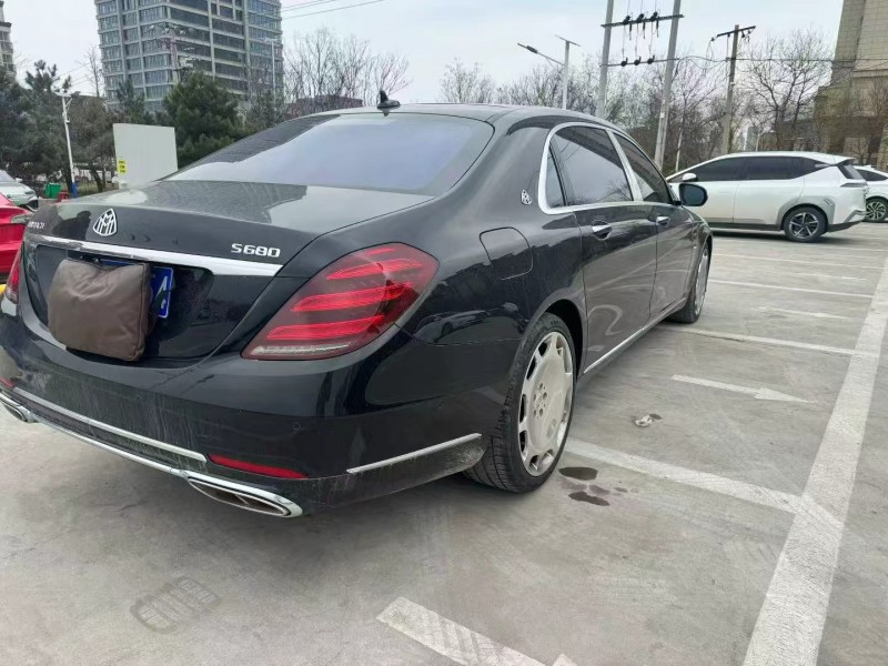 邢台18年奔驰迈巴赫S级5