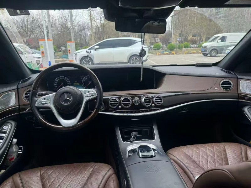 邢台18年奔驰迈巴赫S级8