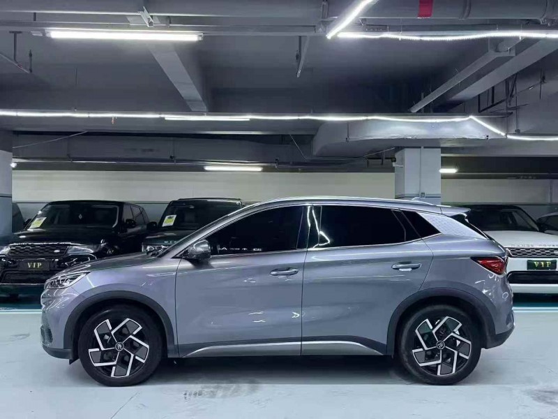 广州22年比亚迪元8