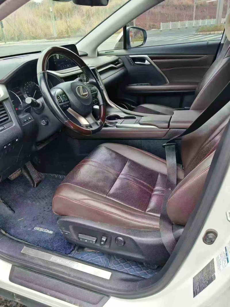 泸州20年雷克萨斯NX5