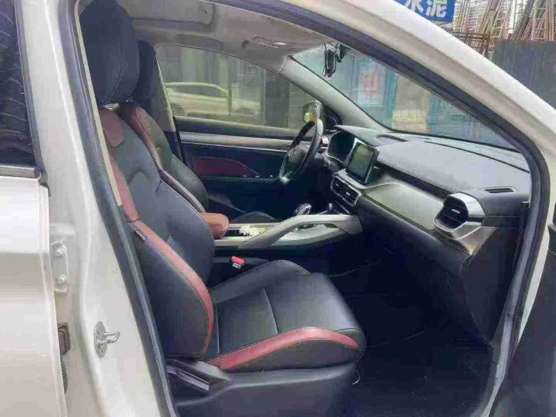 南宁21年吉利缤越6