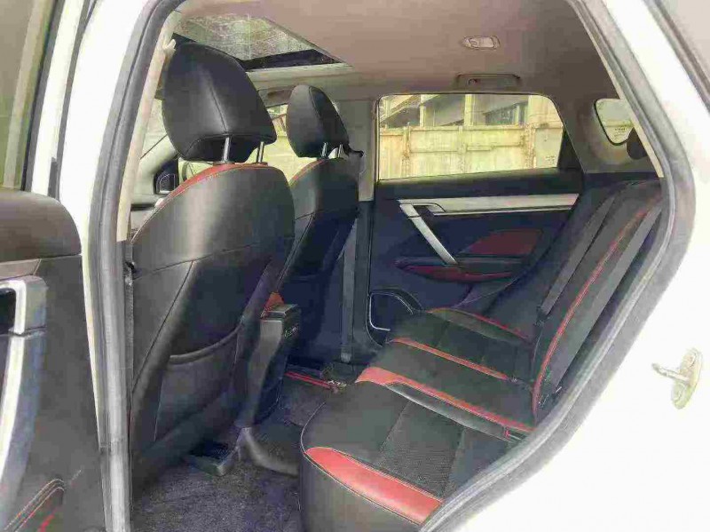 南宁21年吉利缤越7