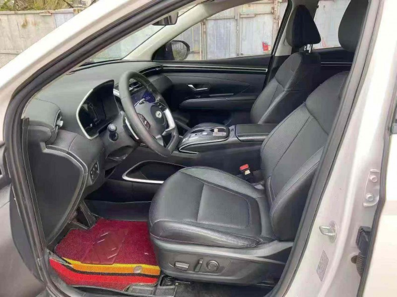 南宁23年现代途胜4