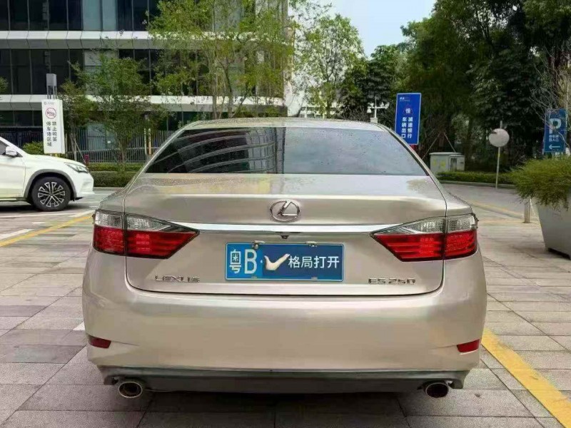 广州13年雷克萨斯ES8
