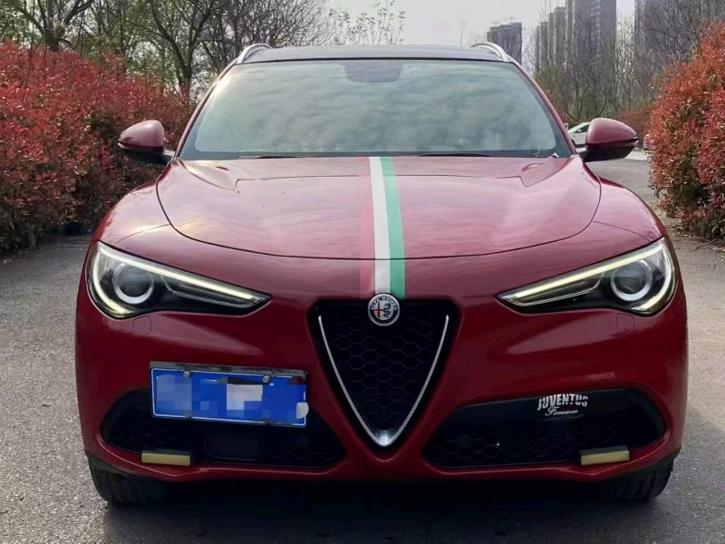 武汉18年阿尔法·罗密欧Stelvio1