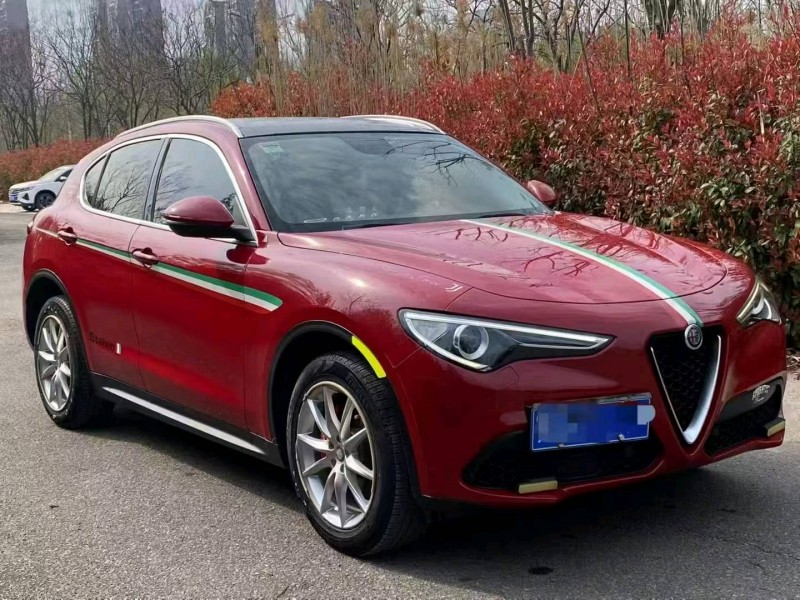 武汉18年阿尔法·罗密欧Stelvio2