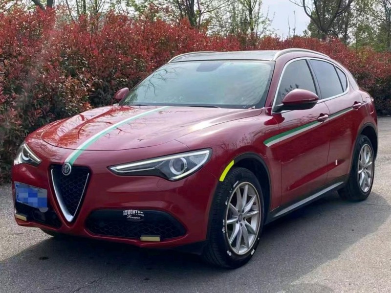 武汉18年阿尔法·罗密欧Stelvio3