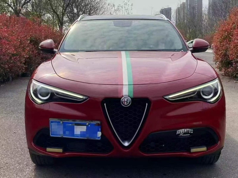鄂州18年阿尔法·罗密欧Stelvio1