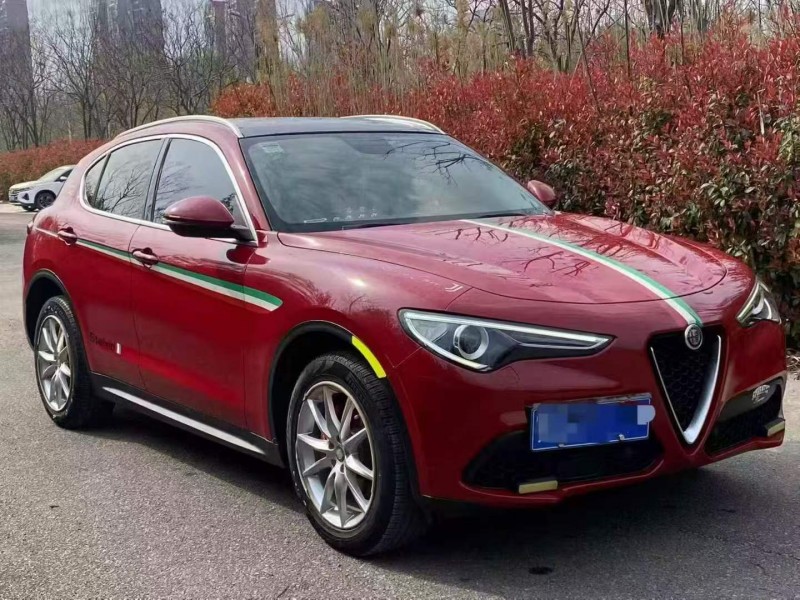 鄂州18年阿尔法·罗密欧Stelvio2