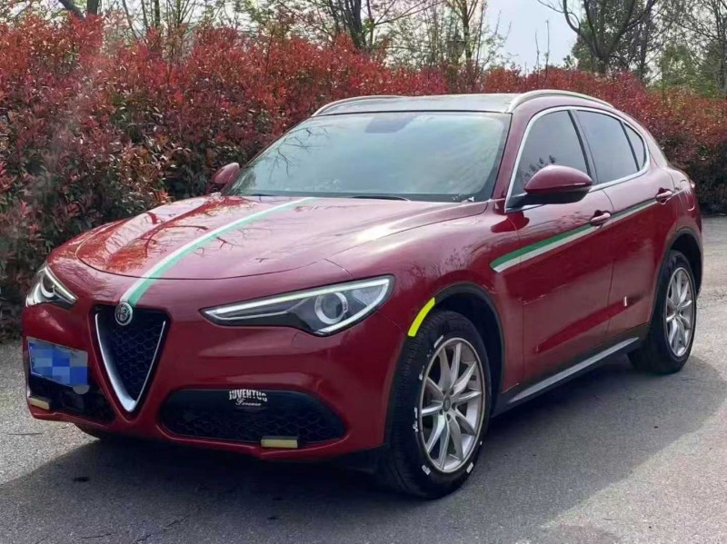 鄂州18年阿尔法·罗密欧Stelvio3