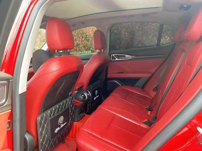 鄂州18年阿尔法·罗密欧Stelvio6