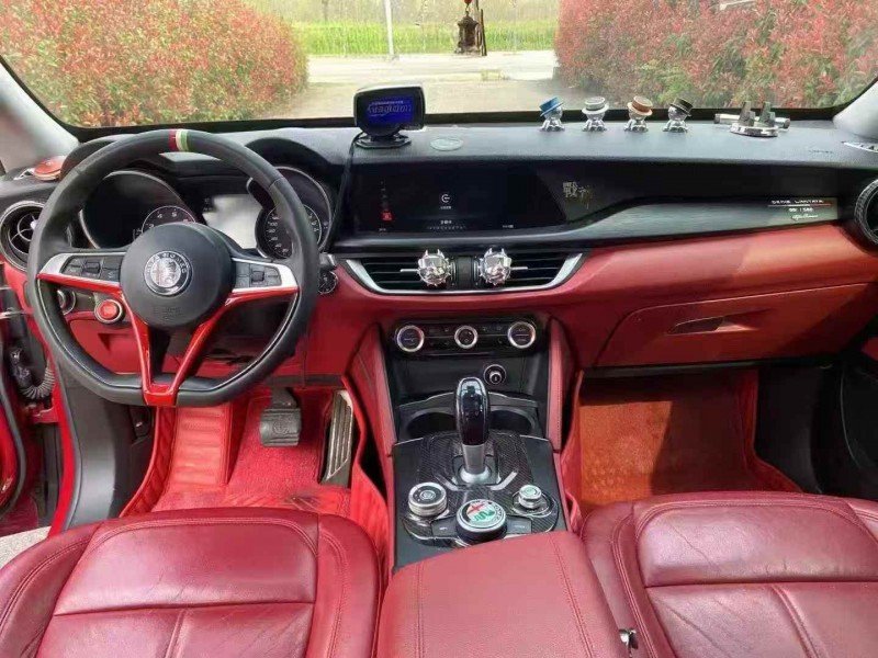 鄂州18年阿尔法·罗密欧Stelvio7