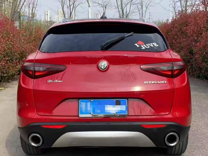 鄂州18年阿尔法·罗密欧Stelvio9