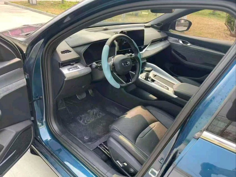 济宁24年吉利星瑞8