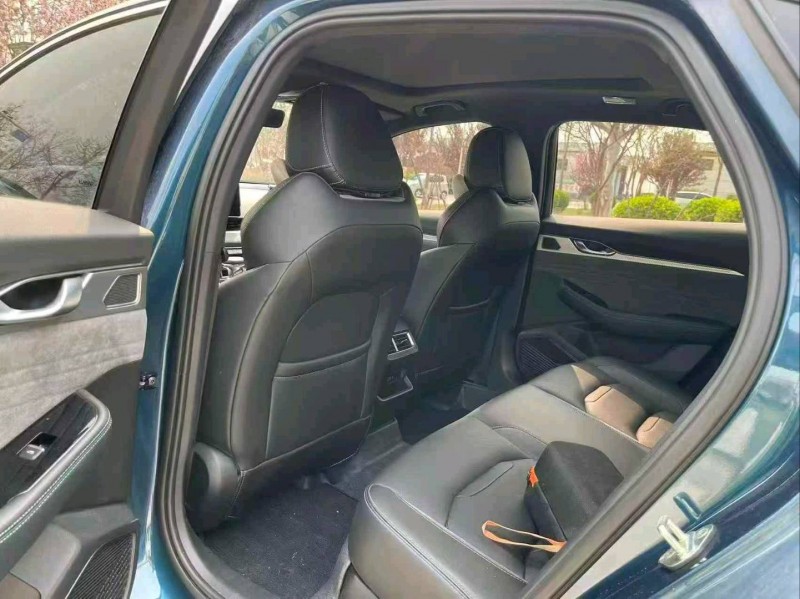 济宁24年吉利星瑞9