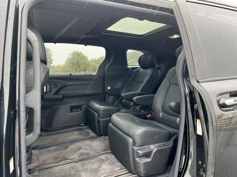 盐城23年丰田塞纳5