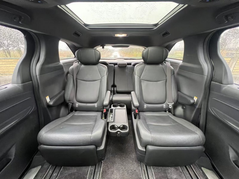 盐城23年丰田塞纳6