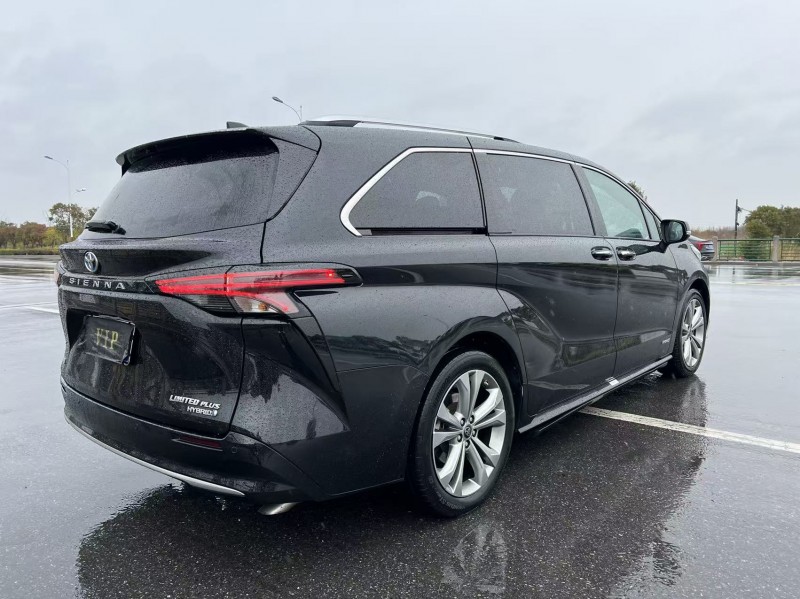 盐城23年丰田塞纳8