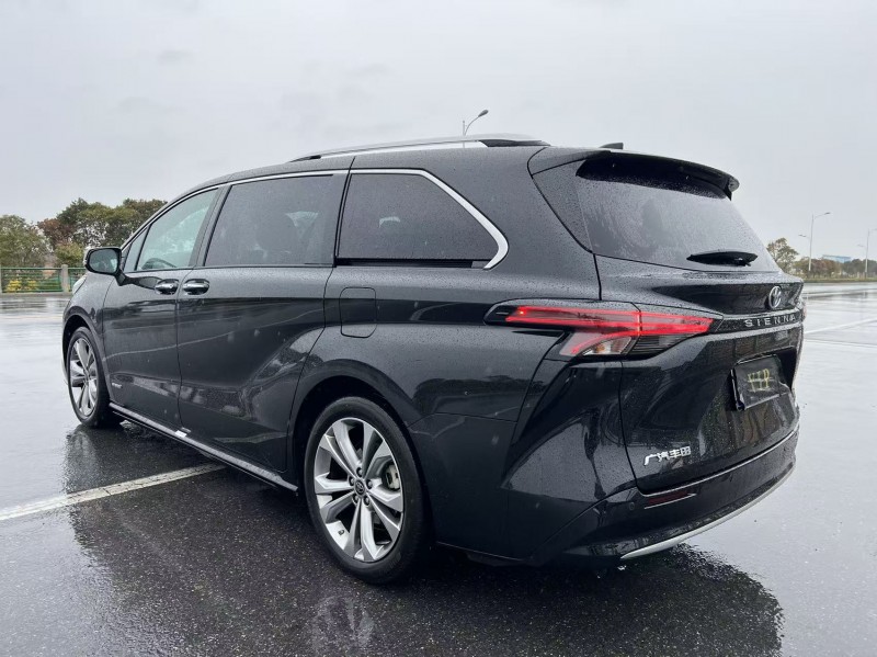 盐城23年丰田塞纳9