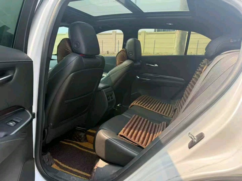 长沙20年凯迪拉克XT47