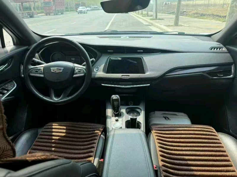 长沙20年凯迪拉克XT48