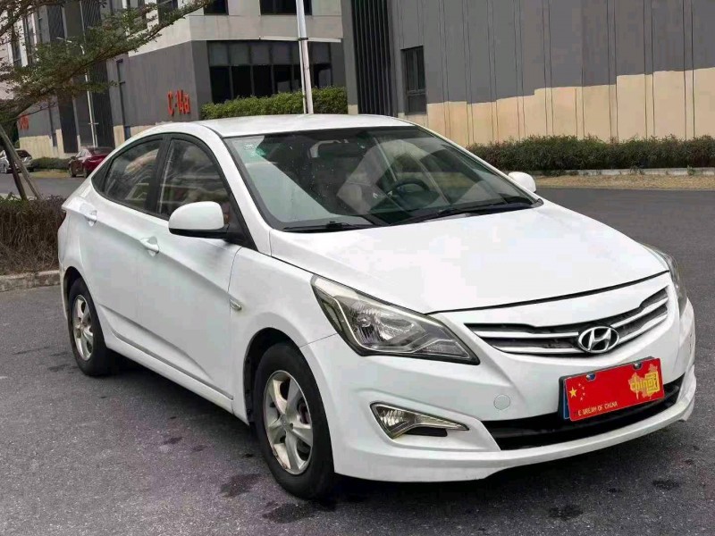 广州15年现代瑞纳2