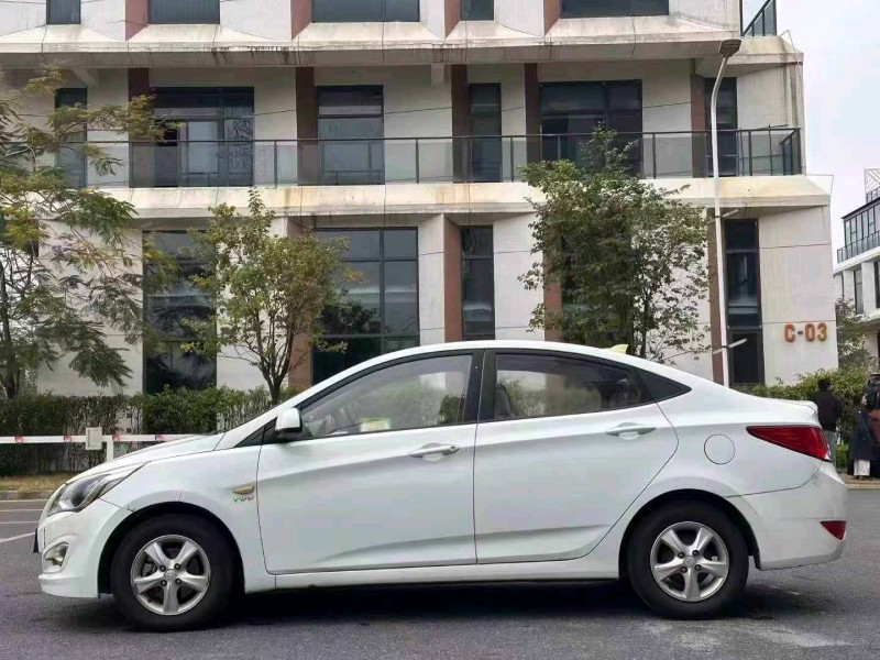 广州15年现代瑞纳6