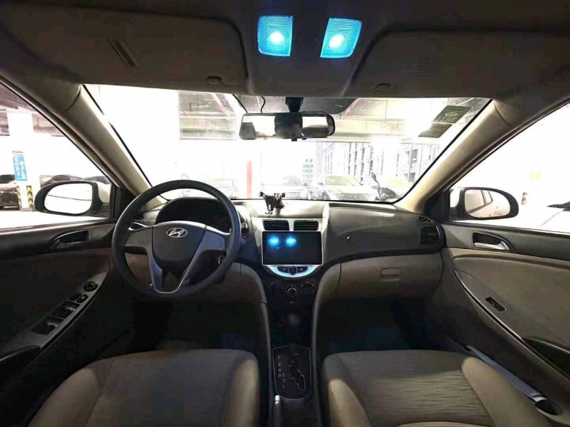 广州15年现代瑞纳8