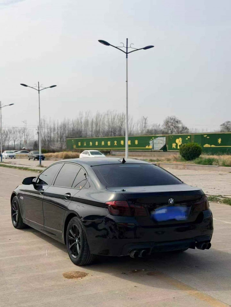 济宁17年宝马5系8