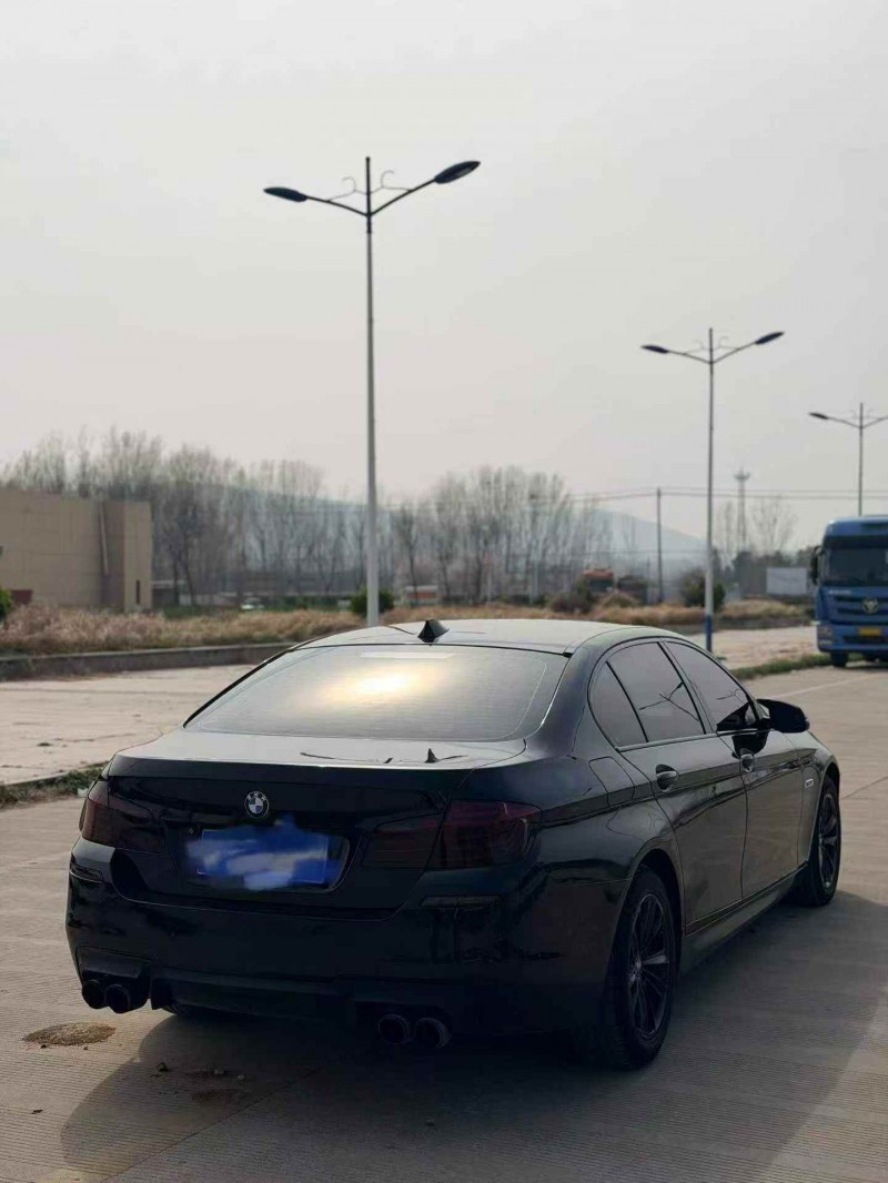 济宁17年宝马5系9