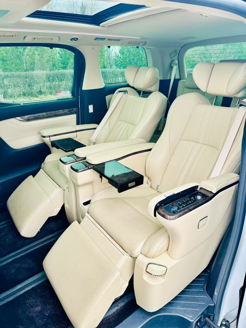 太原20年丰田威尔法8