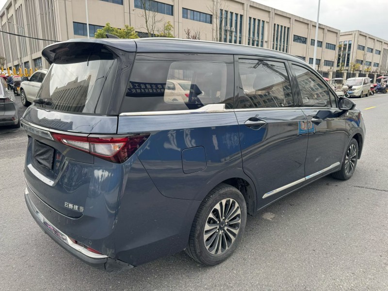 长沙22年五菱汽车佳辰6