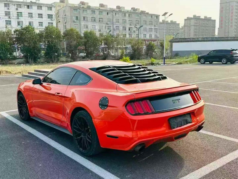 济南15年福特野马8