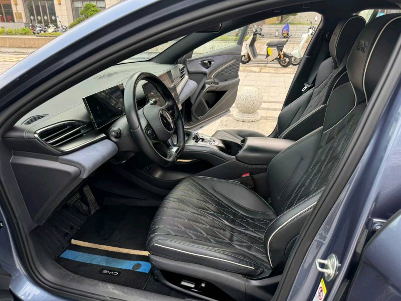 阳江23年比亚迪海豹5