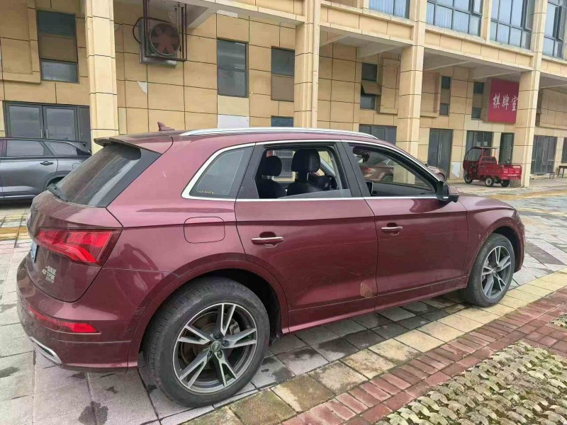 新余19年奥迪Q58