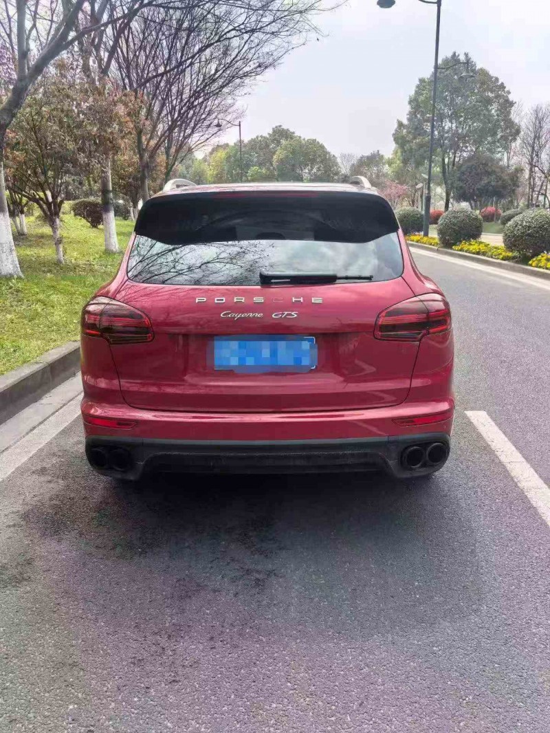 嘉兴17年保时捷卡宴9