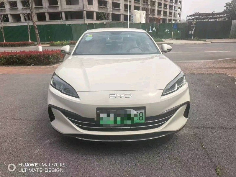 武汉25年比亚迪海豹1