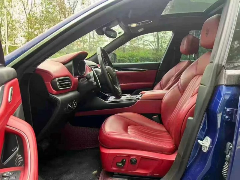 汕头17年玛莎拉蒂Levante4