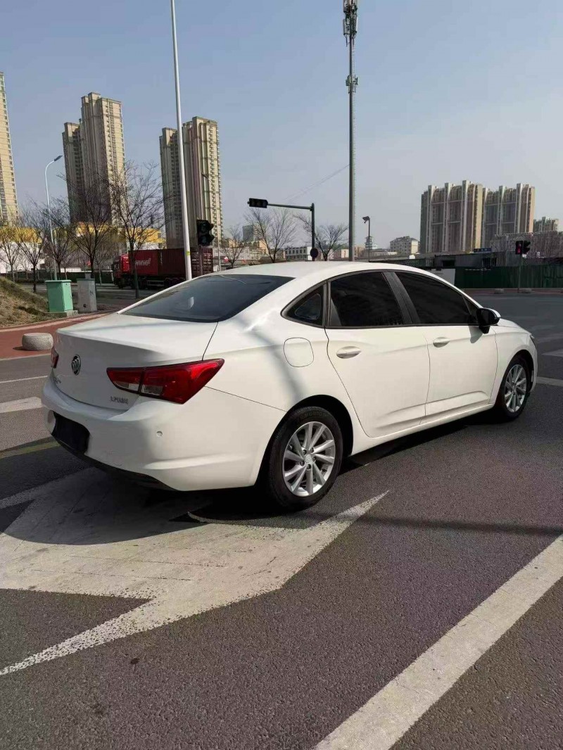 东营18年别克威朗5