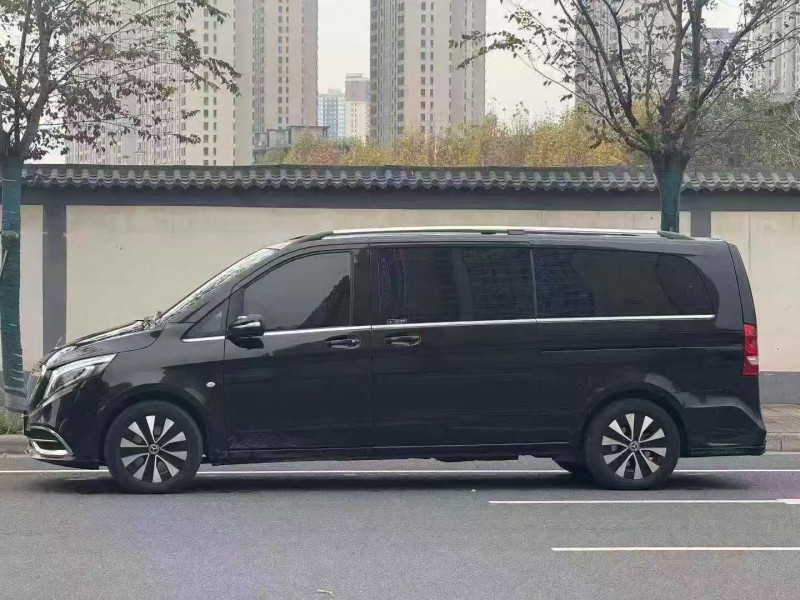 郑州21年奔驰威霆8