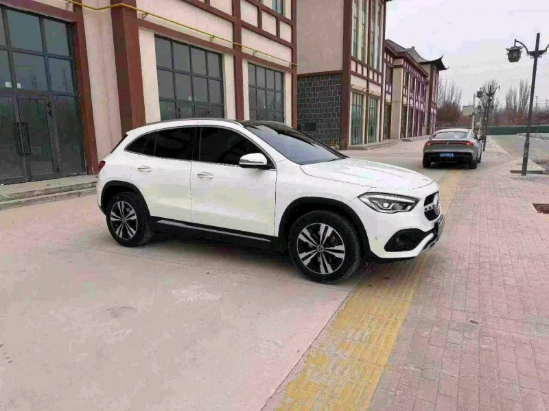 青岛22年奔驰GLA3